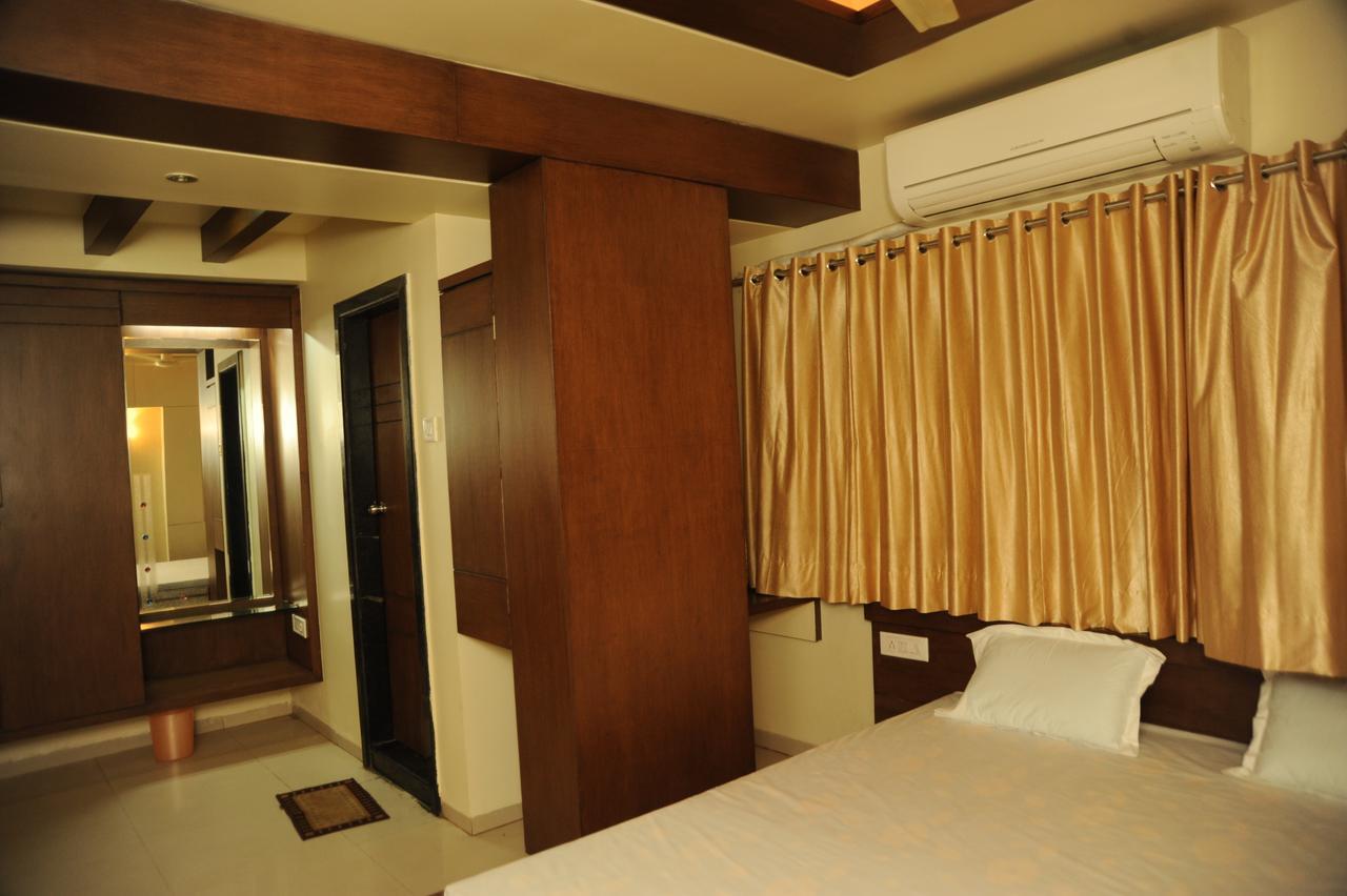 Tulsi Motel Nadiad Room photo